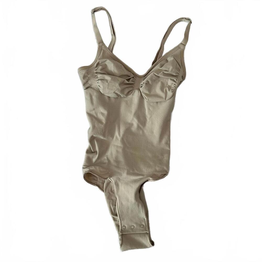 NWOT Skims Seamless Sculpt Brief Bodysuit Size M Clay $72 STRONG COMPRESSION - Picture 3 of 7